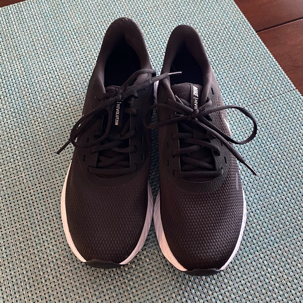 *SOLD* Nike Revolution Running Shoes BQ6715-003 Men’s 11W (Gently Used)